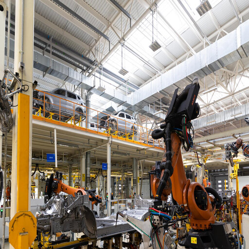 photo-automobile-production-line-modern-car-assembly-plant-auto-industry-interior-hightech-factory-modern-production (1)